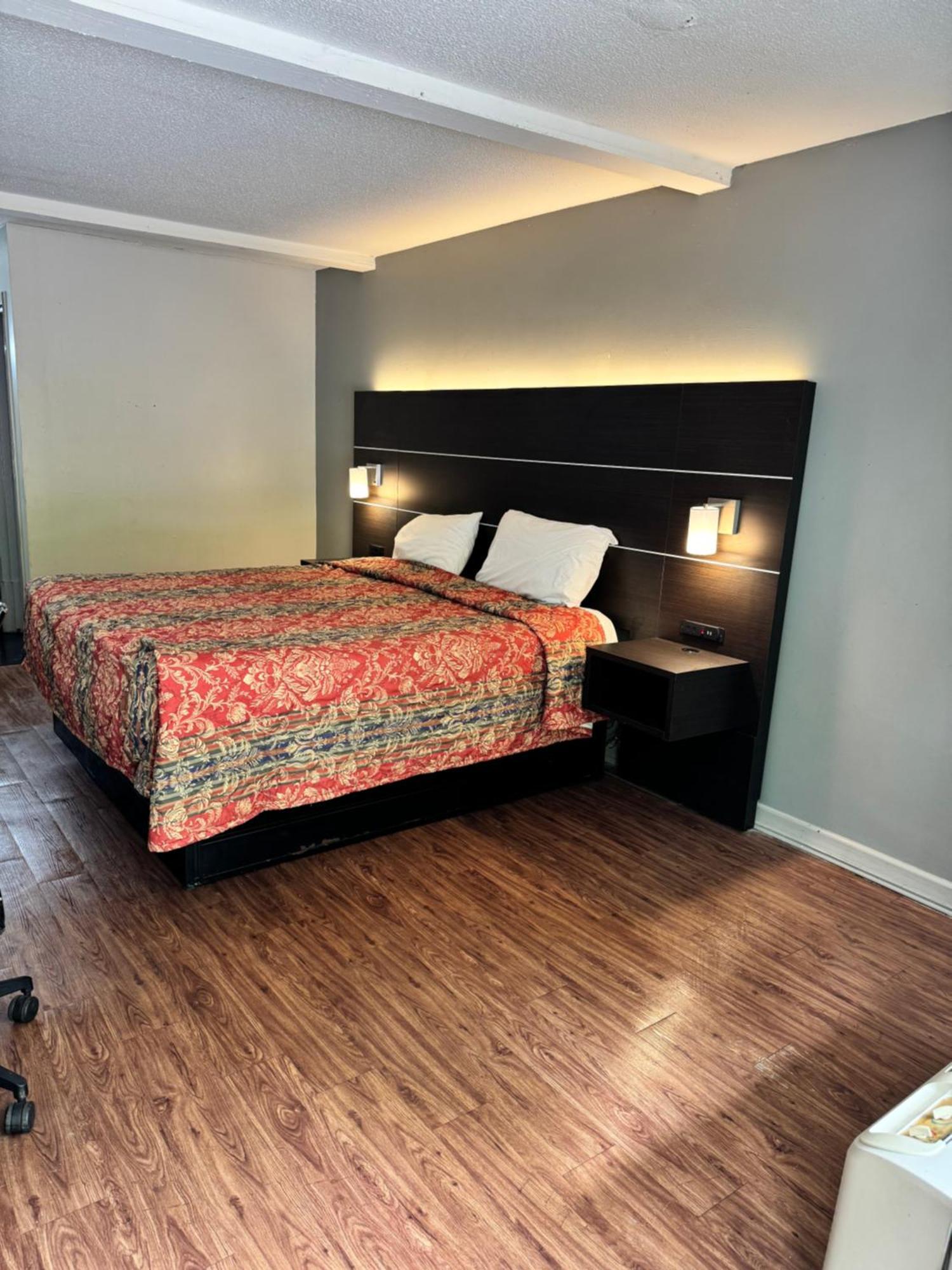 Motel Scottish - *